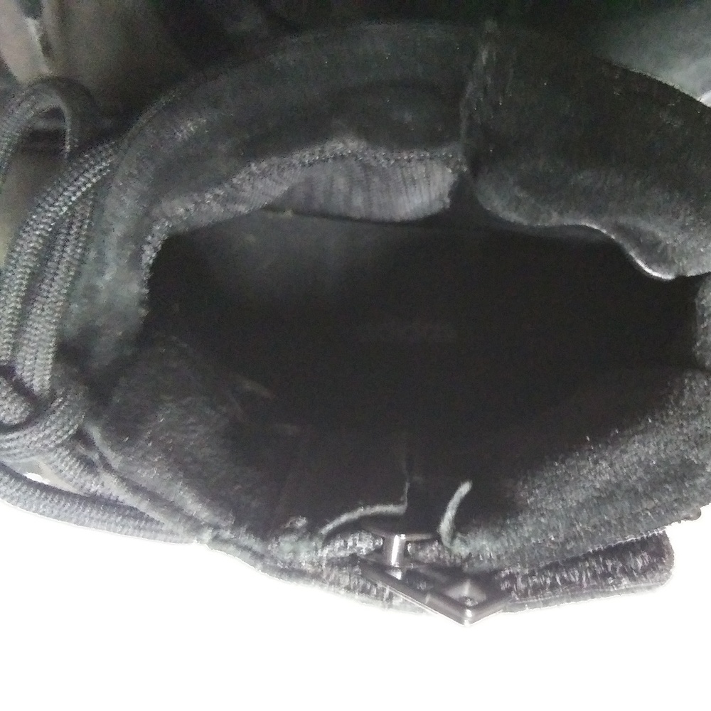 750 yeezy boost triple black BB1839